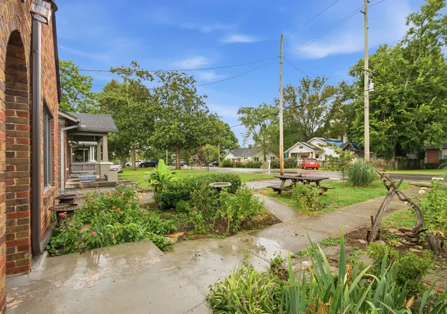 Photo 3 of Sale Pending at 1207 Howard Ave, Nashville, TN 37216 | MLS# 3526899 | Listing updated on 2026-08-29