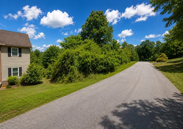 3rd image of 128 Twin Oaks Dr, Rockwood, TN 37854 | MLS# 3523637