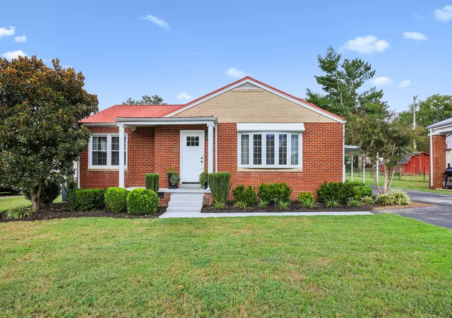 Photo 1 of Single family home for sale at 606 Main St, Lynchburg, TN 37352 | MLS# 3601603 | Listing updated on 2026-10-05