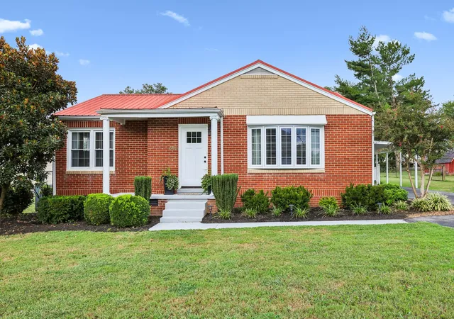 Photo 3 of Single family home for sale at 606 Main St, Lynchburg, TN 37352 | MLS# 3601603 | Listing updated on 2026-10-05