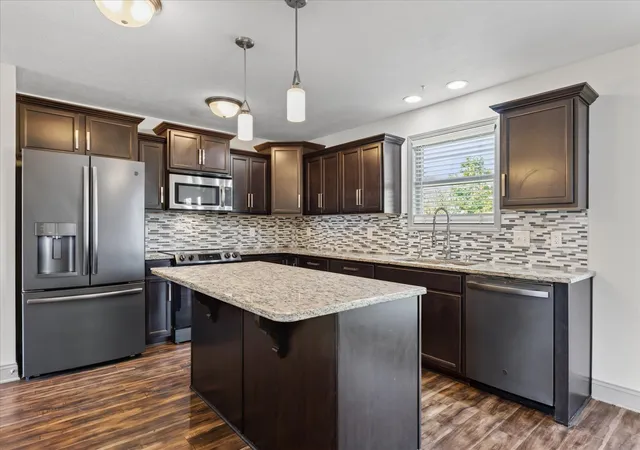 Photo 2 of Single family home for sale at 1301 Eagles View Dr, Clarksville, TN 37040 | MLS# 3546815 | Listing updated on 2026-10-06