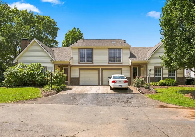 Photo 2 of Townhouse for sale at 5002 Camelot Dr #A, Columbia, TN 38401 | MLS# 3520568 | Listing updated on 2026-08-21