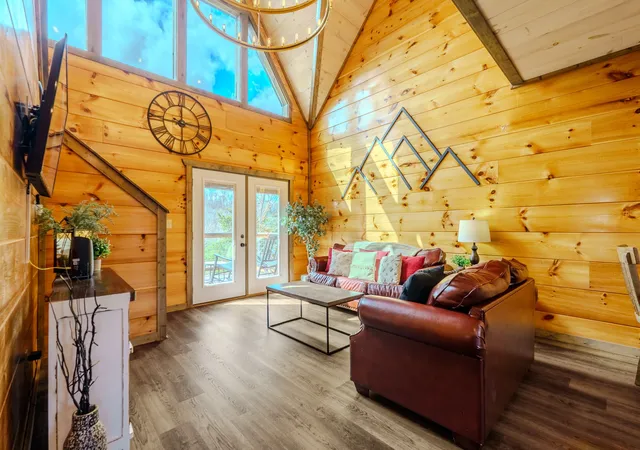 2nd image of 2053 Eagle Feather Dr, Sevierville, TN 37876 | MLS# 3520659