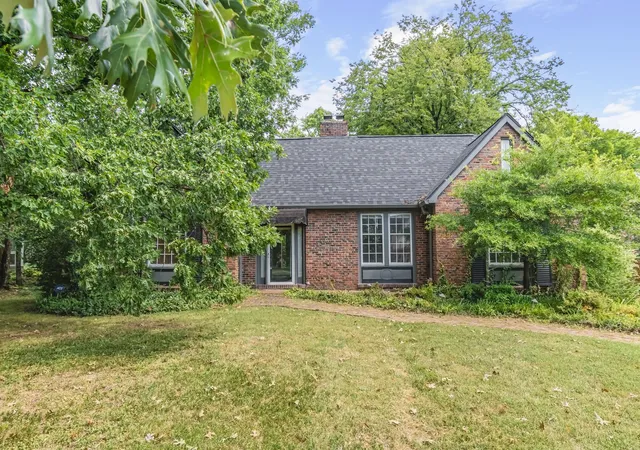 Photo 4 of Single family home for sale at 1720 N Observatory Dr, Nashville, TN 37215 | MLS# 3520893 | Listing updated on 2026-09-17