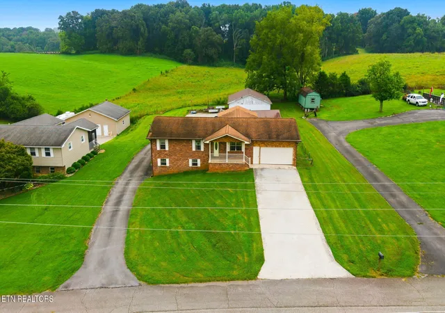 Photo 3 of Single family home for sale at 208 Overlook Dr, Loudon, TN 37774 | MLS# 3520633 | Listing updated on 2026-09-25