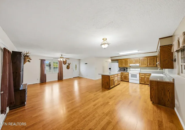 Photo 4 of Single family home for sale at 208 Overlook Dr, Loudon, TN 37774 | MLS# 3520633 | Listing updated on 2026-09-25