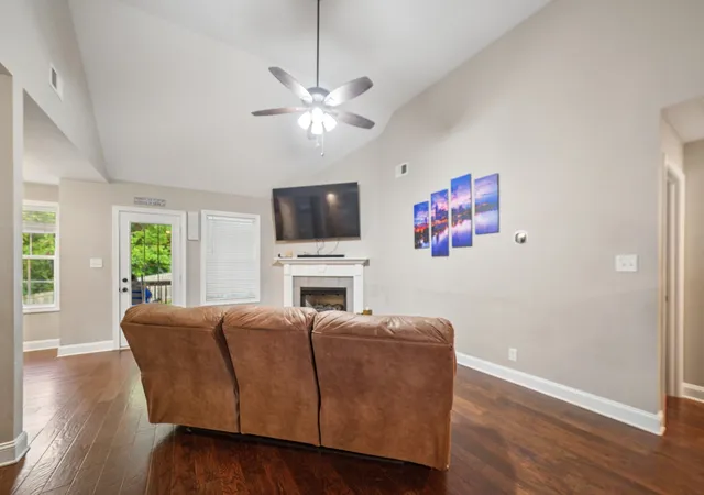 2nd image of 1132 Racker Dr, Clarksville, TN 37043 | MLS# 3520646