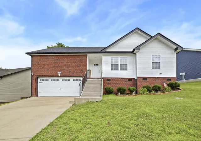 Photo 2 of Single family home for sale at 1132 Racker Dr, Clarksville, TN 37043 | MLS# 3520646 | Listing updated on 2026-09-20