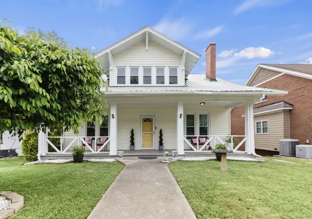 Photo 2 of Single family home for sale at 405 Mulberry Ave, Fayetteville, TN 37334 | MLS# 3545108 | Listing updated on 2026-10-07