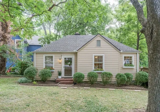 Photo 1 of Single family home for sale at 2725 Sharondale Ct, Nashville, TN 37215 | MLS# 3520805 | Listing updated on 2026-09-04