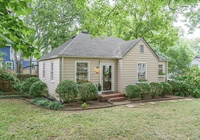 Photo 2 of Single family home for sale at 2725 Sharondale Ct, Nashville, TN 37215 | MLS# 3520805 | Listing updated on 2026-09-04