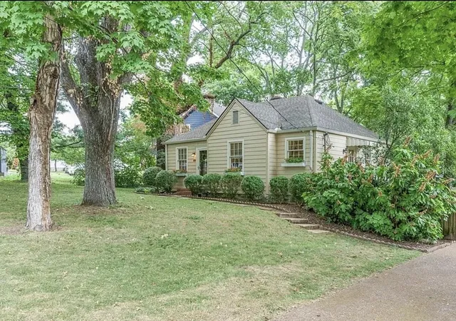 Photo 3 of Single family home for sale at 2725 Sharondale Ct, Nashville, TN 37215 | MLS# 3520805 | Listing updated on 2026-09-04