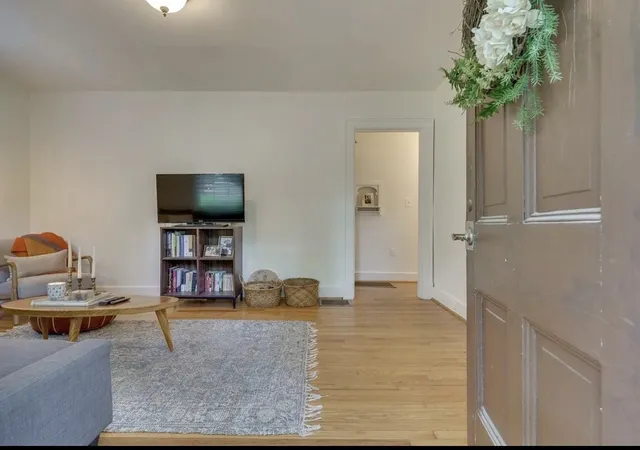 Photo 3 of Single family home for sale at 2725 Sharondale Ct, Nashville, TN 37215 | MLS# 3520805 | Listing updated on 2026-09-04