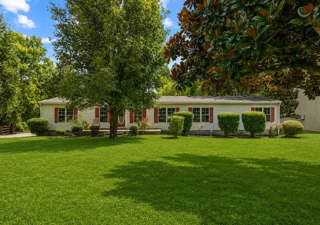 2nd image of 1356 Sam Johnson Rd, Columbia, TN 38401 | MLS# 3520789