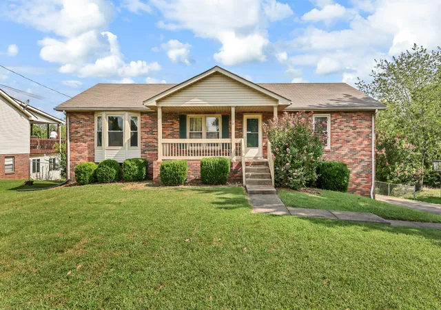 1st image of 921 Lindsey Dr, Clarksville, TN 37042 | MLS# 3523725