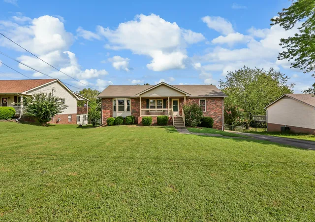 2nd image of 921 Lindsey Dr, Clarksville, TN 37042 | MLS# 3523725