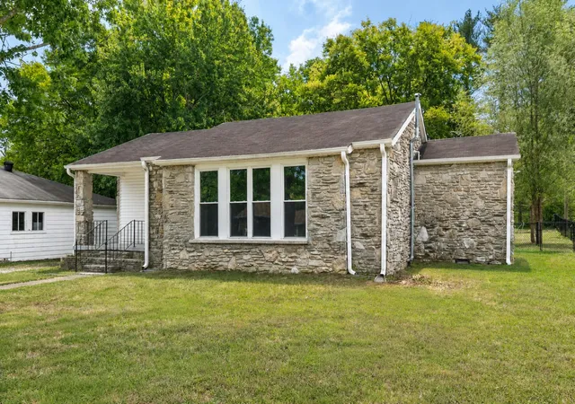 Photo 3 of Single family home for sale at 602 Hatcher Dr, Fayetteville, TN 37334 | MLS# 3527105 | Listing updated on 2026-09-02