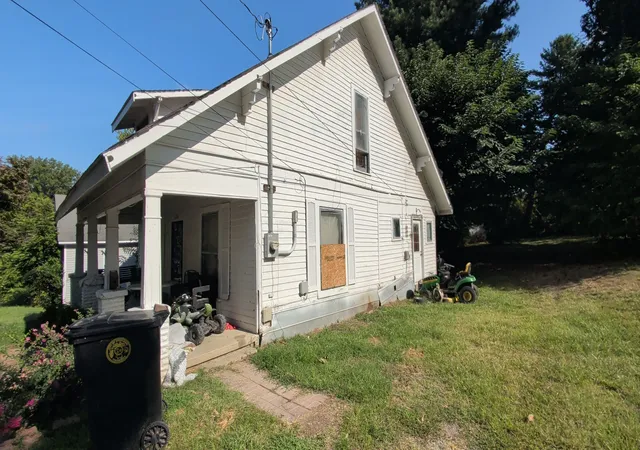 Photo 3 of Single family home for sale at 404 Light St, Dyersburg, TN 38024 | MLS# 3521052 | Listing updated on 2026-08-29