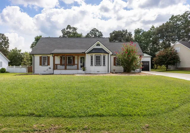 Photo 2 of Single family home for sale at 913 Indian Springs Cir, Manchester, TN 37355 | MLS# 3528824 | Listing updated on 2026-09-05