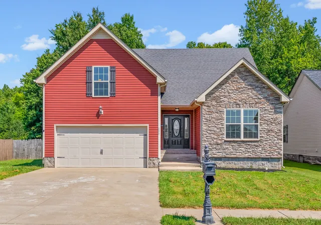 Single family home for sale at 636 Fox Hound Dr, Clarksville, TN 37040 | MLS# 3541235