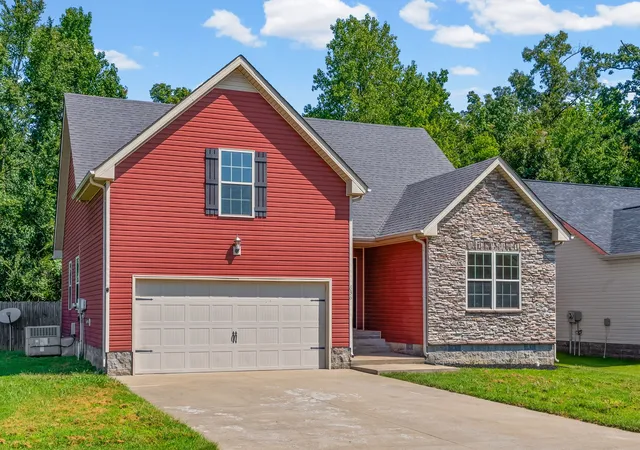 Photo 1 of Single family home for sale at 636 Fox Hound Dr, Clarksville, TN 37040 | MLS# 3541235 | Listing updated on 2026-10-31