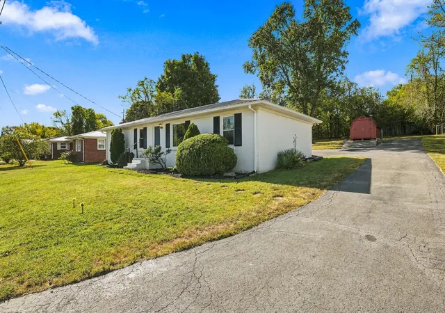Photo 2 of Single family home for sale at 529 Mcferrin St, Woodbury, TN 37190 | MLS# 3520879 | Listing updated on 2026-09-29