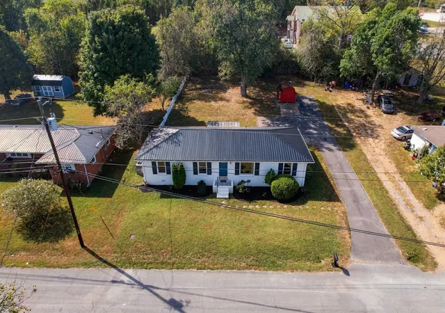 Photo 3 of Single family home for sale at 529 Mcferrin St, Woodbury, TN 37190 | MLS# 3520879 | Listing updated on 2026-09-29