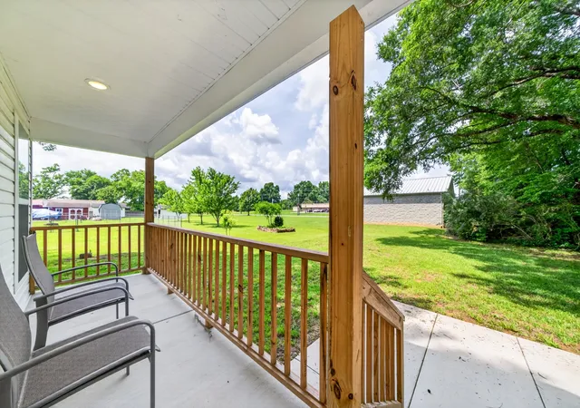 Photo 3 of Single family home for sale at 207 Lincoln St, Smithville, TN 37166 | MLS# 3520917 | Listing updated on 2026-10-09