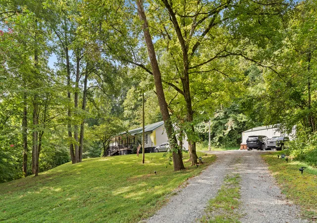 Photo 3 of Manufactured home for sale at 6461 Vestal Hollow Rd, Santa Fe, TN 38482 | MLS# 3523665 | Listing updated on 2026-10-08