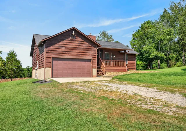 Photo 2 of Sale Pending at 2467 Outlaw Rd, Woodlawn, TN 37191 | MLS# 3527266 | Listing updated on 2026-09-06