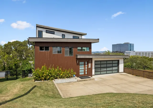 Photo 1 of Single family home for sale at 3300 Nevada Ave, Nashville, TN 37209 | MLS# 3545772 | Listing updated on 2026-09-14