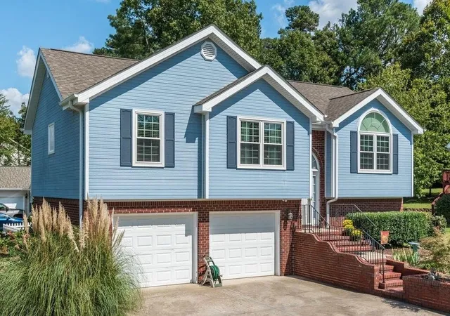 Photo 3 of Single family home for sale at 8557 Flowerdale Dr, Chattanooga, TN 37421 | MLS# 3520998 | Listing updated on 2026-10-18