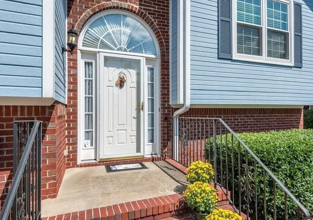 Photo 3 of Single family home for sale at 8557 Flowerdale Dr, Chattanooga, TN 37421 | MLS# 3520998 | Listing updated on 2026-10-18