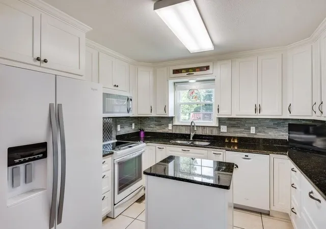 Photo 4 of Single family home for sale at 8557 Flowerdale Dr, Chattanooga, TN 37421 | MLS# 3520998 | Listing updated on 2026-10-18