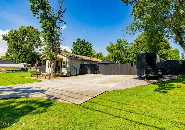 2nd image of 410 Harville St, Maryville, TN 37804 | MLS# 3521018