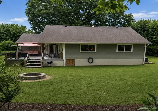 Photo 3 of Sale Pending at 121 Agee Cir E, Hendersonville, TN 37075 | MLS# 3527846 | Listing updated on 2026-09-02