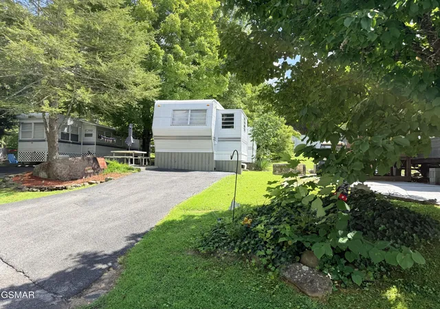 3rd image of 4229 E Parkway #136, Gatlinburg, TN 37738 | MLS# 3521057