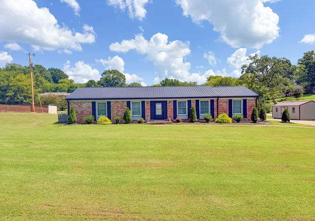 Photo 2 of Single family home for sale at 201 Glendale Dr, Pulaski, TN 38478 | MLS# 3530963 | Listing updated on 2026-09-02