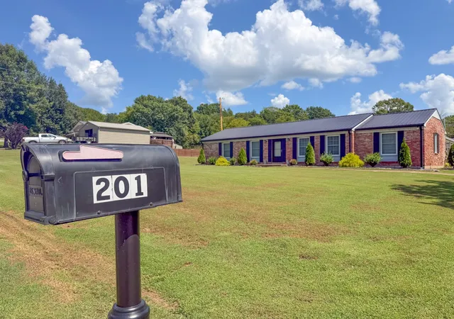 Photo 3 of Single family home for sale at 201 Glendale Dr, Pulaski, TN 38478 | MLS# 3530963 | Listing updated on 2026-09-02