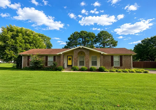 1st image of 1008 Brindley Dr, Pulaski, TN 38478 | MLS# 3526057