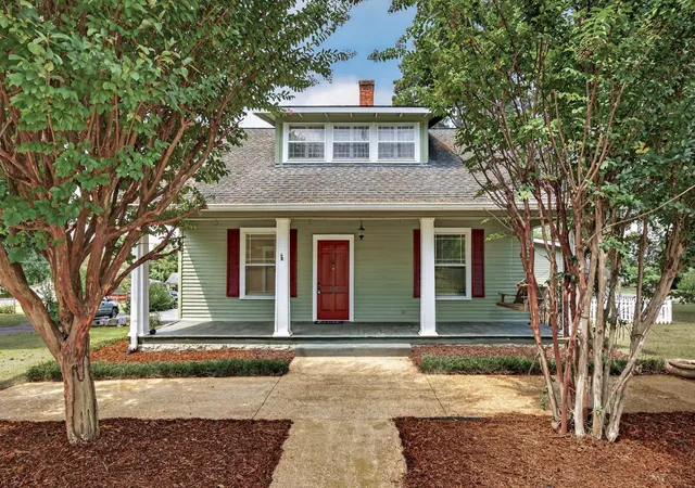Photo 1 of Single family home for sale at 410 1st Ave, Fayetteville, TN 37334 | MLS# 3526535 | Listing updated on 2026-09-07