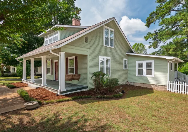 Photo 2 of Single family home for sale at 410 1st Ave, Fayetteville, TN 37334 | MLS# 3526535 | Listing updated on 2026-09-07
