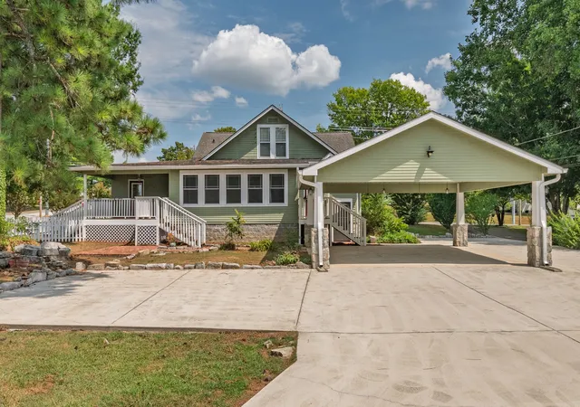 Photo 3 of Single family home for sale at 410 1st Ave, Fayetteville, TN 37334 | MLS# 3526535 | Listing updated on 2026-09-07
