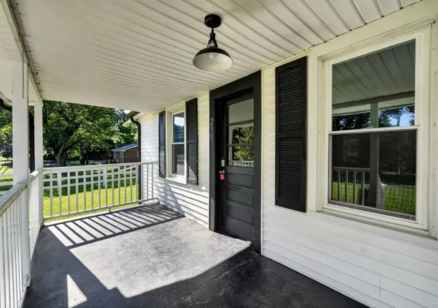 Photo 3 of Single family home for sale at 299 W Shellsford Rd, Mc Minnville, TN 37110 | MLS# 3523713 | Listing updated on 2026-08-24