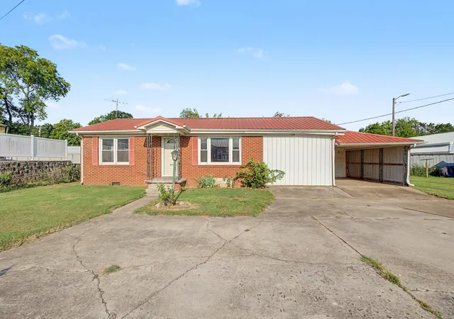 Photo 1 of Single family home for sale at 104 Mallory Dr, Elkton, KY 42220 | MLS# 3523700 | Listing updated on 2026-08-24
