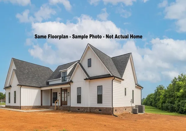 Photo 2 of Single family home for sale at 3833 Hwy 431, Columbia, TN 38401 | MLS# 3525753 | Listing updated on 2026-10-15