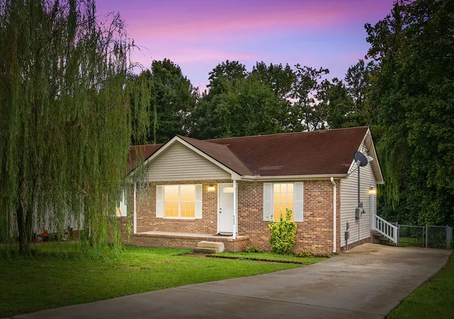 Photo 2 of Single family home for sale at 622 Woodhaven Dr, Clarksville, TN 37042 | MLS# 3528337 | Listing updated on 2026-09-12