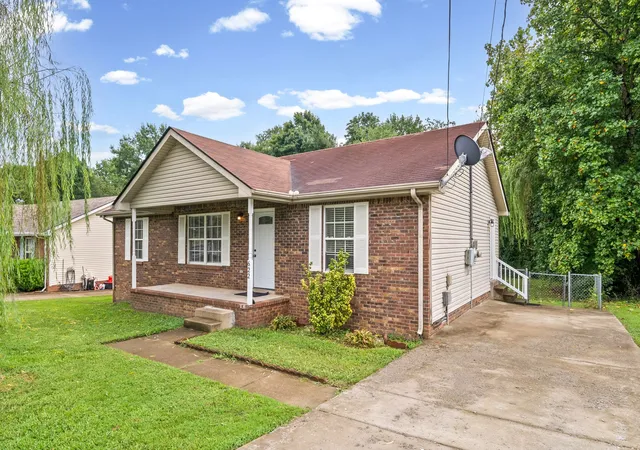 Photo 3 of Single family home for sale at 622 Woodhaven Dr, Clarksville, TN 37042 | MLS# 3528337 | Listing updated on 2026-09-12