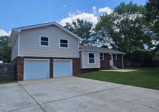 Photo 3 of Single family home for sale at 258 Indian Lake Rd, Hendersonville, TN 37075 | MLS# 3530011 | Listing updated on 2026-09-01