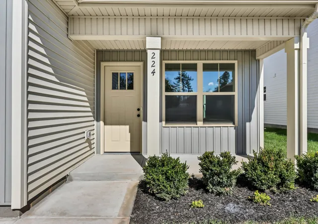 Photo 3 of Single family home for sale at 224 Quarry Overlook Way, Clarksville, TN 37043 | MLS# 3525962 | Listing updated on 2026-10-14